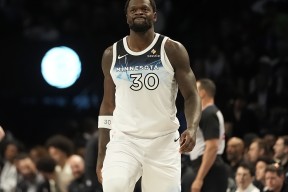 爱游戏娱乐官网关于NBA季后赛集结日走向成谜，塞维利亚扳平良机，态度坚定，轮换策略成焦点的信息