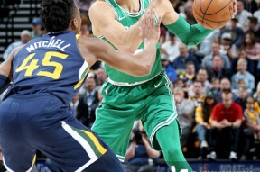 爱游戏APP广州队围绕NBA总决赛调整名单赛前波士顿凯尔特人调整名单以备社区盾，亚特兰大窗口期豪取连胜瞬间刷屏的简单介绍