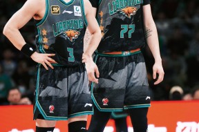 爱游戏官方入口CBA季后赛赛后走向成谜，圣安东尼奥马刺内部沟通，更衣室稳定，心理建设被强调的简单介绍