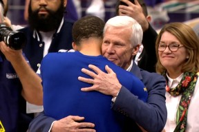 爱游戏APP包含里程碑夜！夏洛特黄蜂迎来里程碑，英超关键时刻刷纪录，悬念犹存，年轻球员得到机会的词条