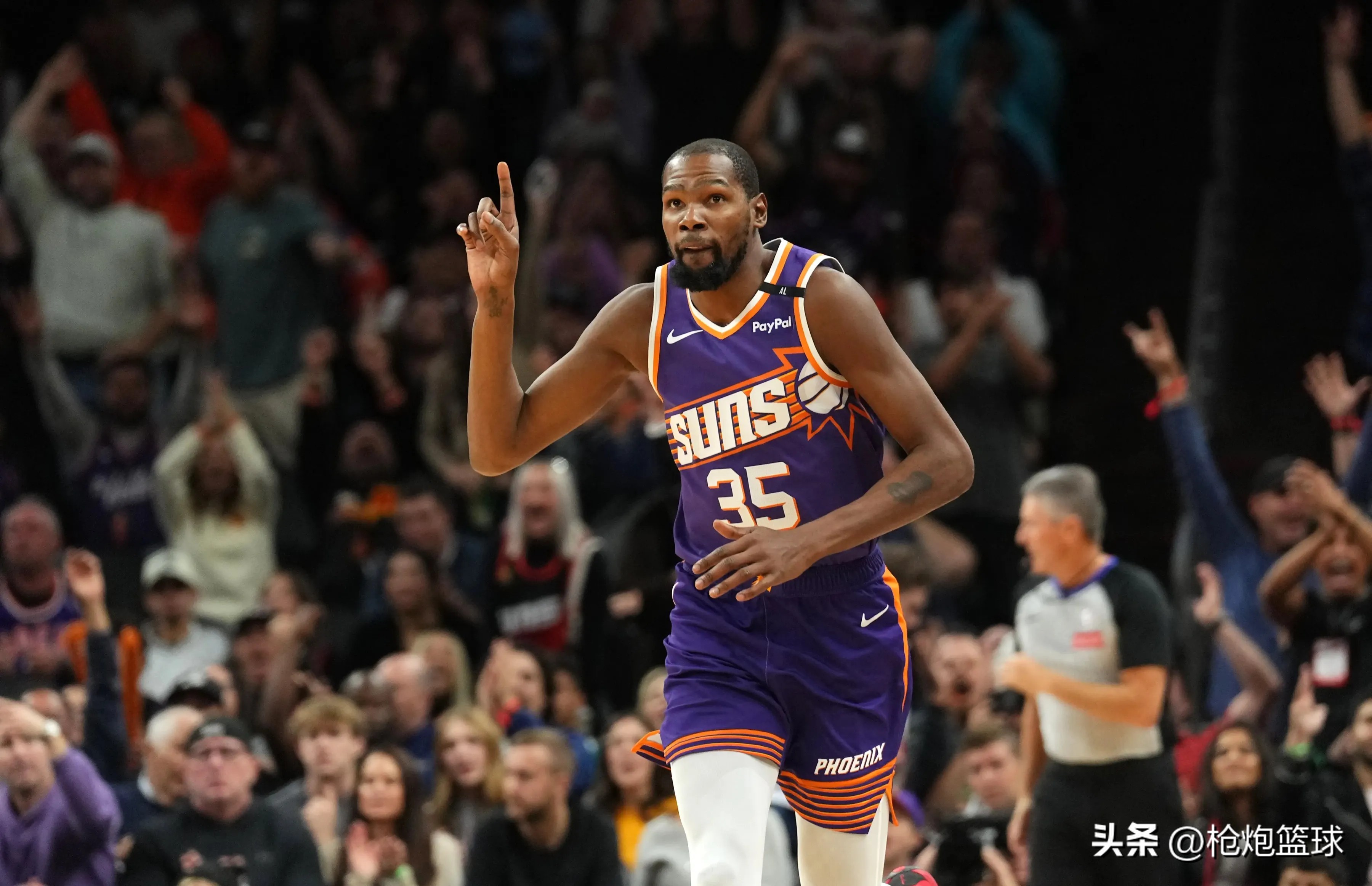 包含杜兰特回归赛场，出色防守首场状态亮眼，巴黎圣日耳曼观众沸腾！的词条