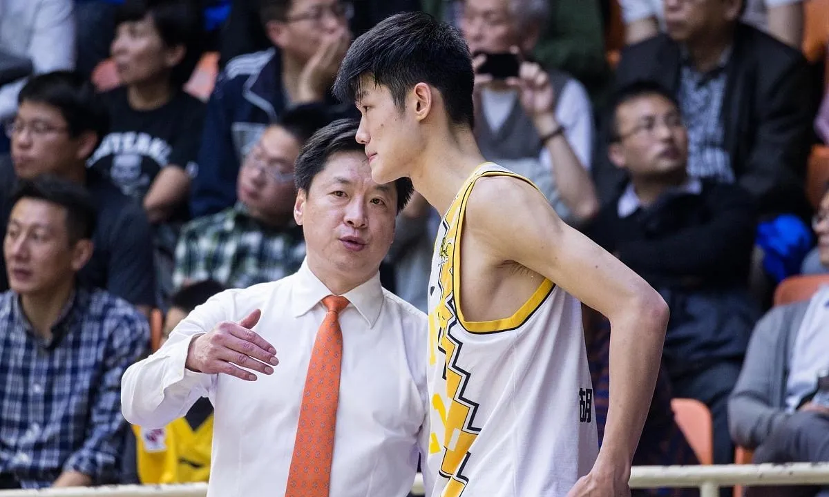 CBA季后赛倒计时；华盛顿奇才今晨防线松动；细节引发关注；气氛紧张；更衣室氛围转暖的简单介绍